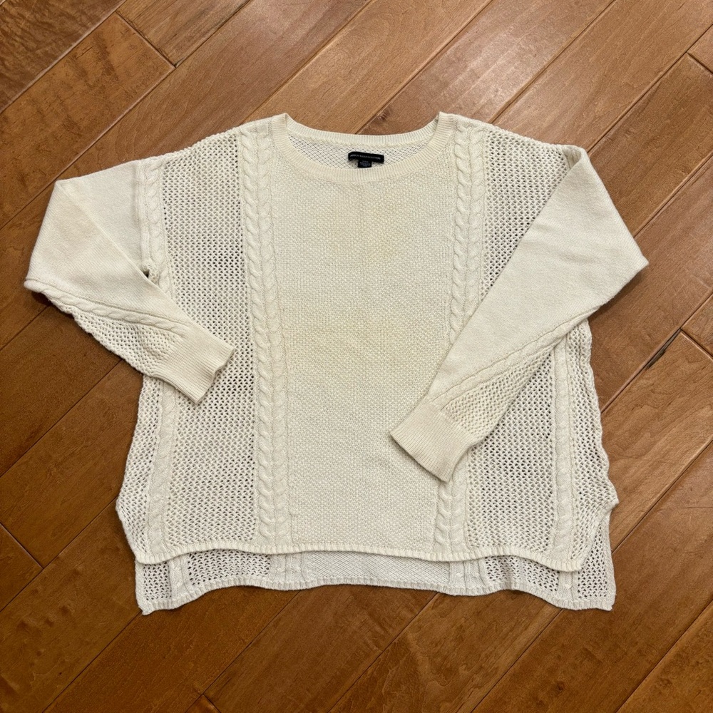 American Eagle Outfitters Womens Cream Crewneck Sweater Size Medium